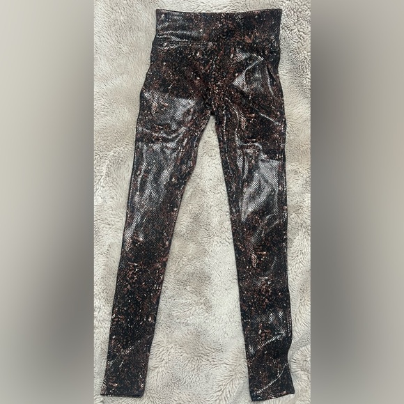Nwt Spanx women's python/snakeskin leather leggings pants. Size Small - Picture 10 of 10